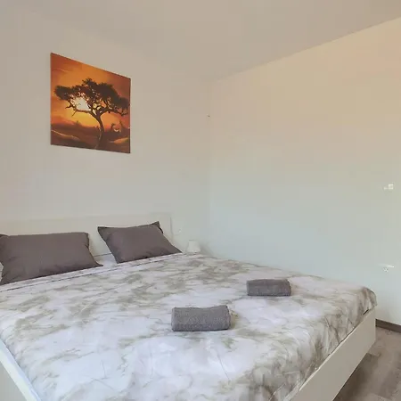 Enjoy Semesterbostad Pula