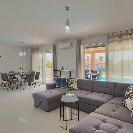 Enjoy Semesterbostad *