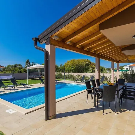 Semesterbostad Enjoy Pula